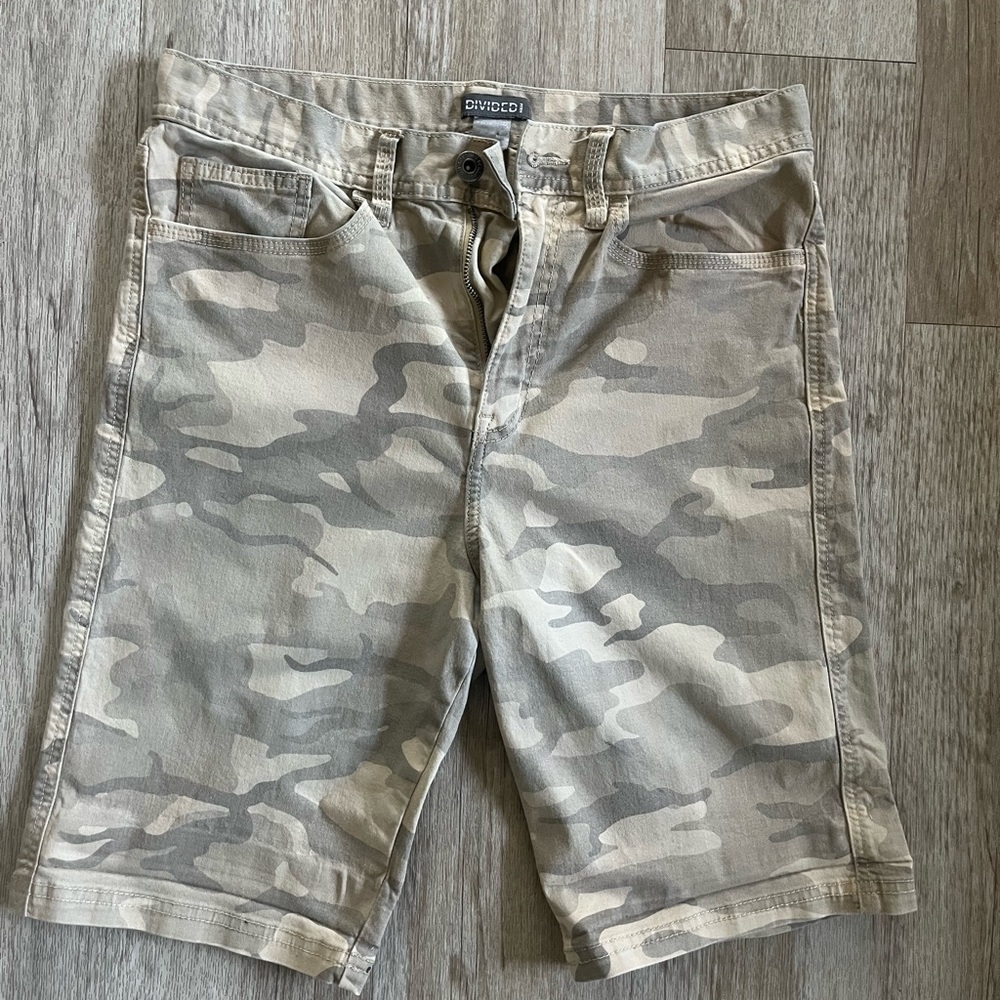 H&M Camo Shorts 28